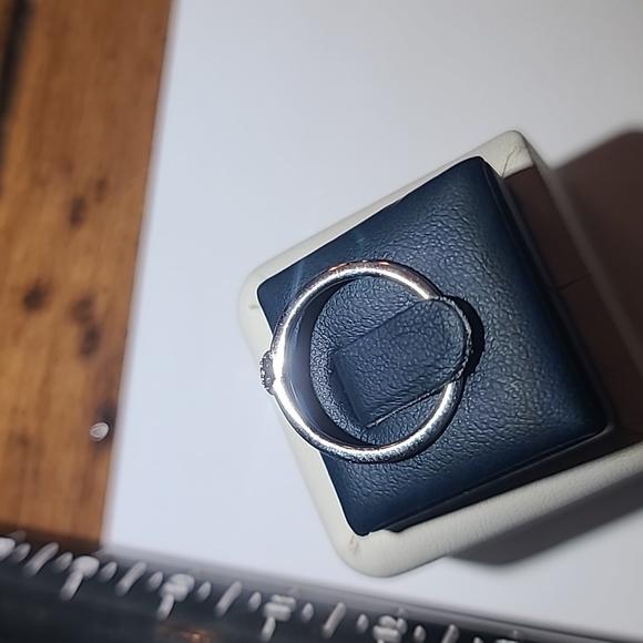 14KT white gold  and diamond ring - Picture 3 of 5